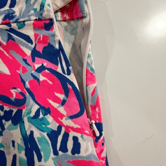 Lilly Pulitzer Ladies Hazelle Stretch Shorts Cosmic Coral Cracked UP - Picture 6 of 6